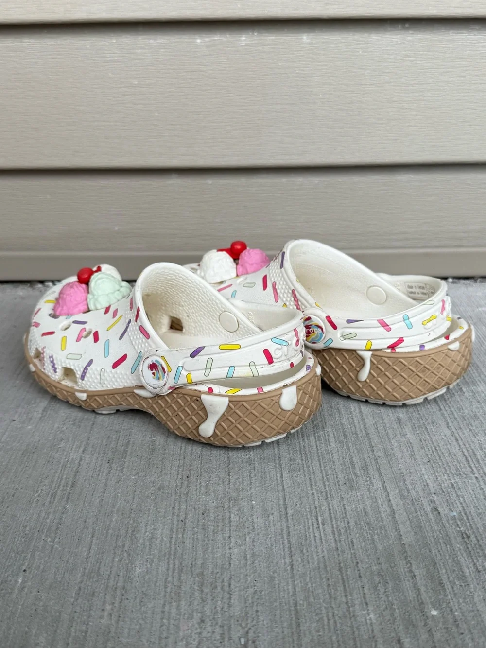 CROCS playful white